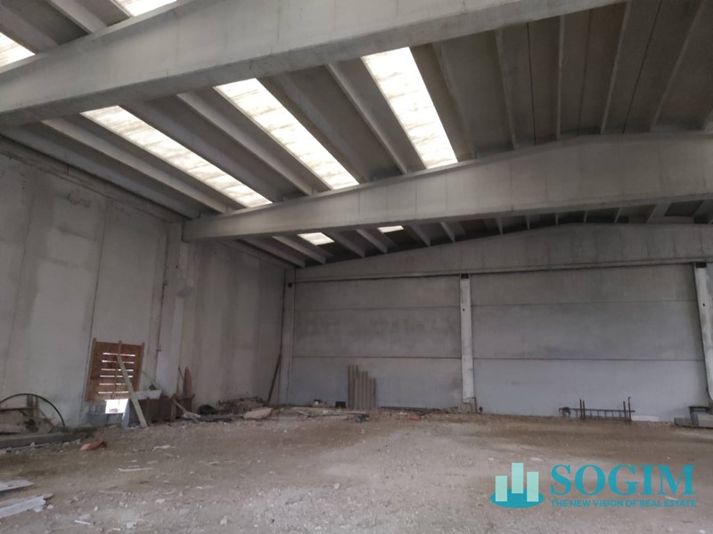 Capannone in Vendita a Zelo Buon Persico, 480'000€, 824 m²
