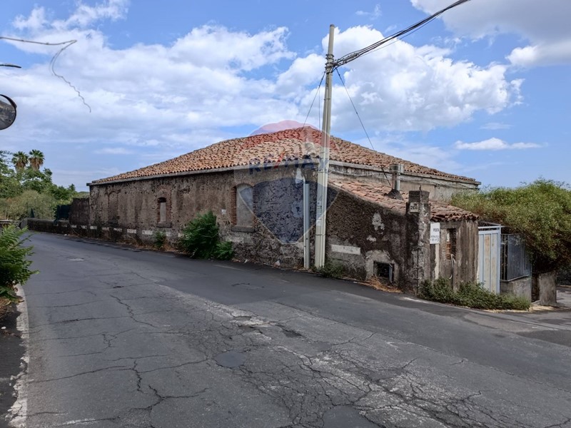 Rustico in Vendita a Catania, 89'000&euro;, 152 m²