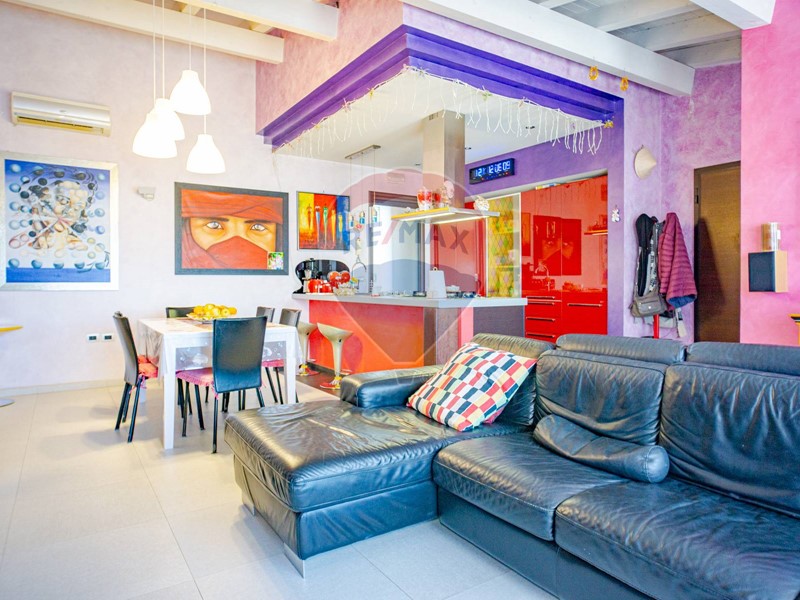 Quadrilocale in Vendita a Catania, 149'000&euro;, 130 m²