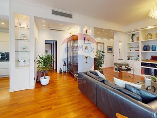 Appartamento in Vendita a Viareggio, 470'000€, 152 m²