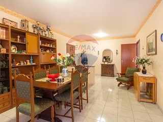 Appartamento in Vendita a Catania, 110'000&euro;, 129 m²