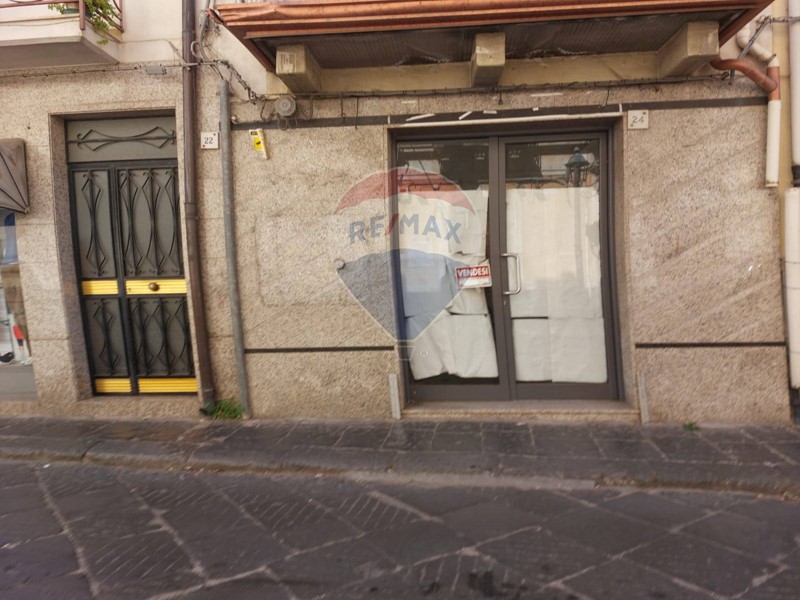 Negozio in Vendita a Francavilla di Sicilia, 25'000€, 29 m²