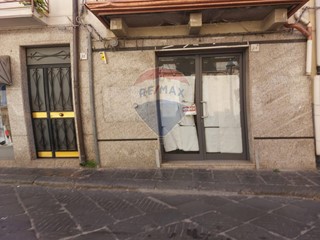Negozio in Vendita a Francavilla di Sicilia, 25'000€, 29 m²