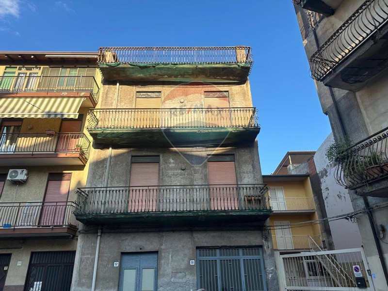 Casa Indipendente in Vendita a Misterbianco, 190'000€, 290 m²