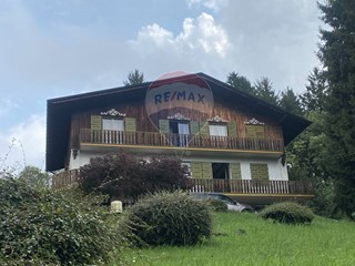 Villa in Vendita a Selvino, 502'000€, 400 m²