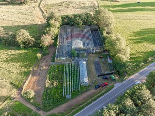 Attività commerciale in Vendita a Cumiana, 110'000€, 6000 m²