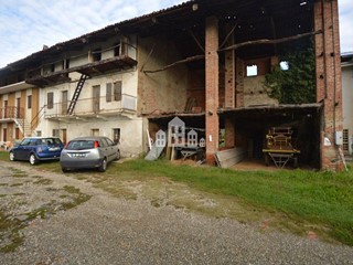 Casa Indipendente in Vendita a Pavone Canavese, 29'000€, 200 m²