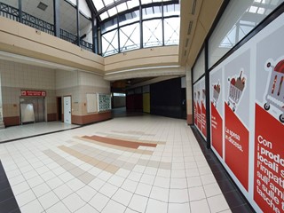 Immobile commerciale in Vendita a Teramo, 6150 m²