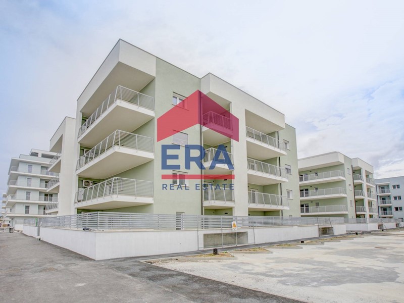 Bilocale in Vendita a Pomezia, 135'000€, 56 m²