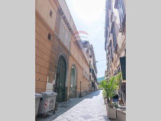 Bilocale in Vendita a Napoli, 295'000€, 55 m²
