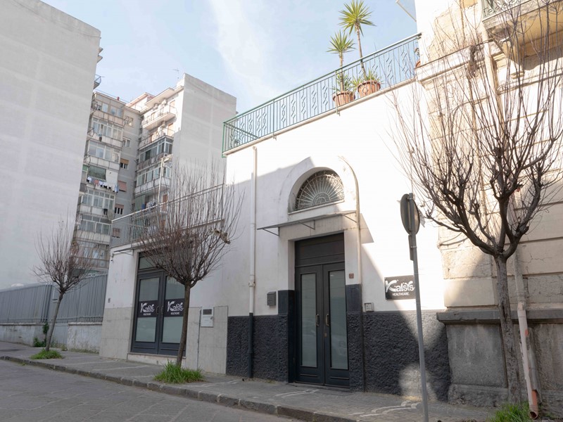 Immobile commerciale in Vendita a Casoria, 380'000€, 350 m²