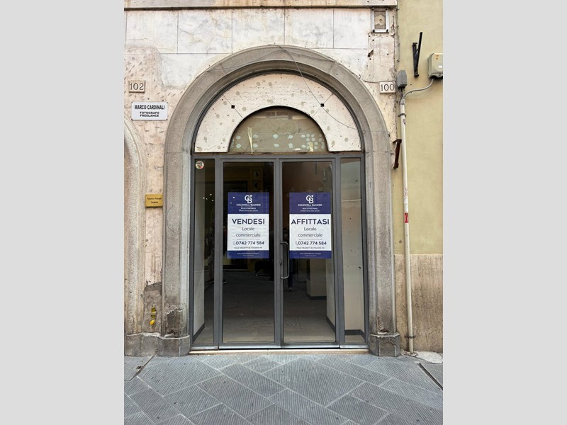 Immobile commerciale in Affitto a Foligno, 1'400€, 120 m²