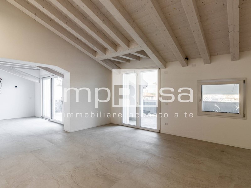 Attico in Vendita a Casier, 450'000€, 280 m²