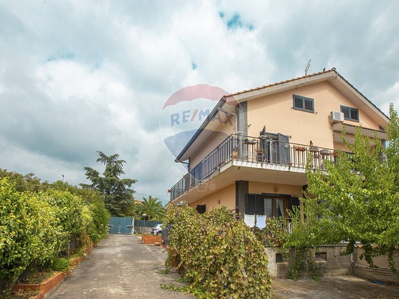 Casa Semi Indipendente in Vendita a Mascalucia, 290'000€, 205 m²