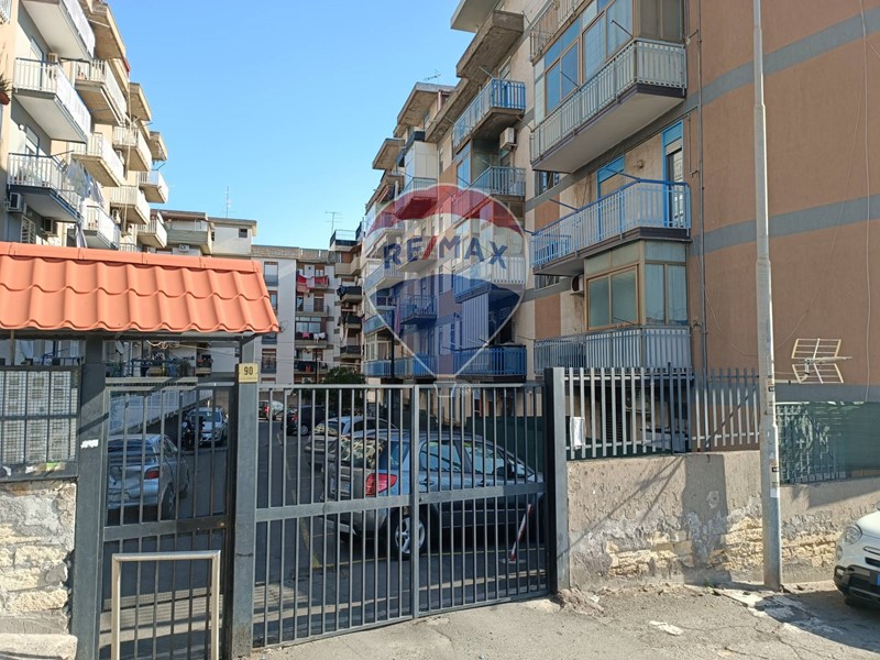 Trilocale in Vendita a Catania, 85'000&euro;, 92 m²