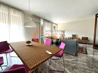 Appartamento in Vendita a Piacenza, 430'000€, 230 m²