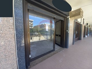 Immobile commerciale in Vendita a Caserta, 89'000€, 56 m²