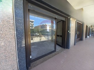 Immobile commerciale in Vendita a Caserta, 89'000&euro;, 56 m²
