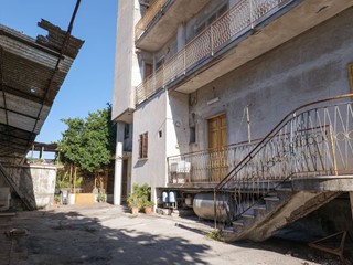 Appartamento in Vendita a Mariglianella, 110'000€, 185 m²