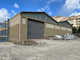 Capannone in Vendita a Palermo, 650'000€, 3700 m²