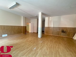 Magazzino in Vendita a Imperia, 100'000€, 123 m²