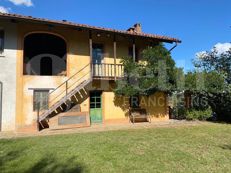 Casale in Vendita a Bra, 80'000€, 120 m²