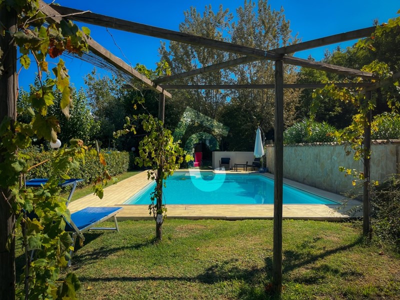 Casa Indipendente in Vendita a Castelbellino, 208 m², con Box