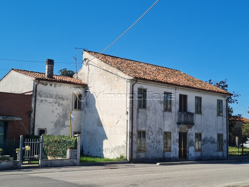 Casa Indipendente in Vendita a Pojana Maggiore, 90'000&euro;, 420 m², con Box