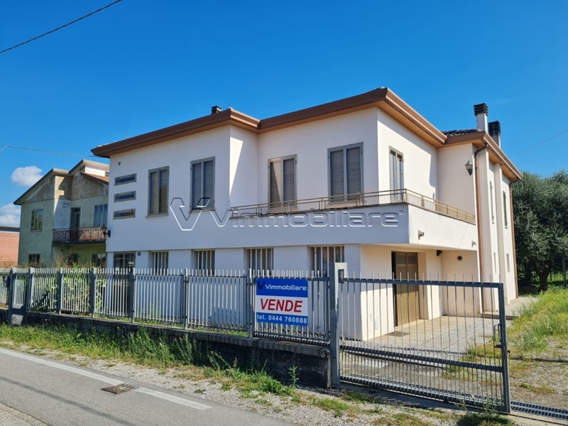 Casa Indipendente in Vendita a Ospedaletto Euganeo, 185'000€, 285 m², con Box