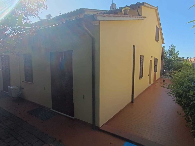Casa Semi Indipendente in Vendita a Amelia, 235'000€, 257 m²