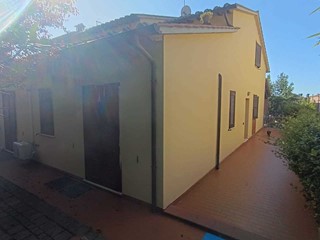 Casa Semi Indipendente in Vendita a Amelia, 235'000€, 257 m²