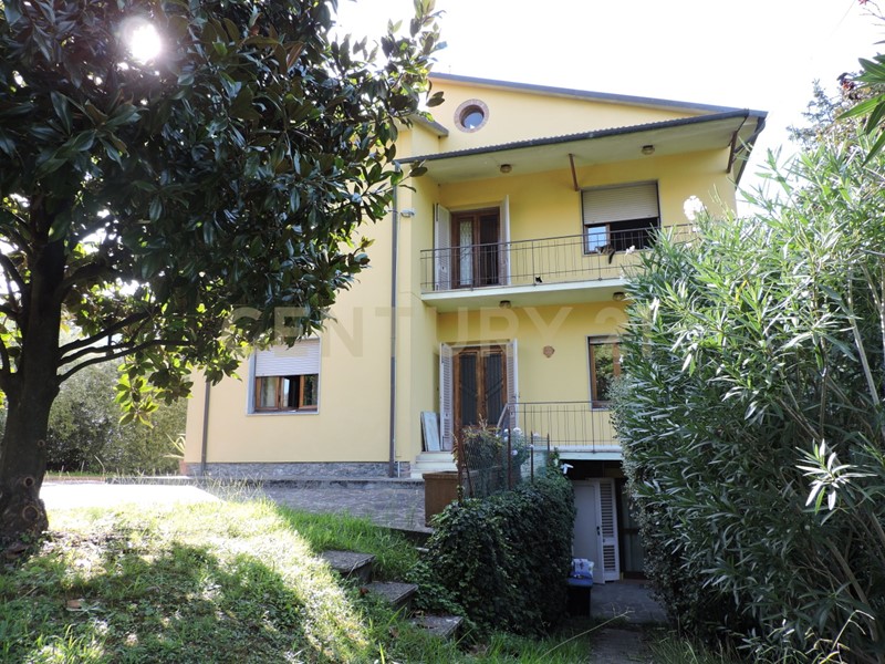 Casa Indipendente in Vendita a Capannori, 342'000€, 312 m², con Box