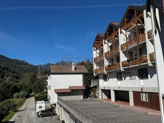 Casa Semi Indipendente in Vendita a Recoaro Terme, zona Bonomini, 145'000&euro;, 212 m², con Box