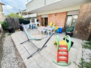 Trilocale in Vendita a Massa, zona Marina Di Massa, 210'000€, 80 m²
