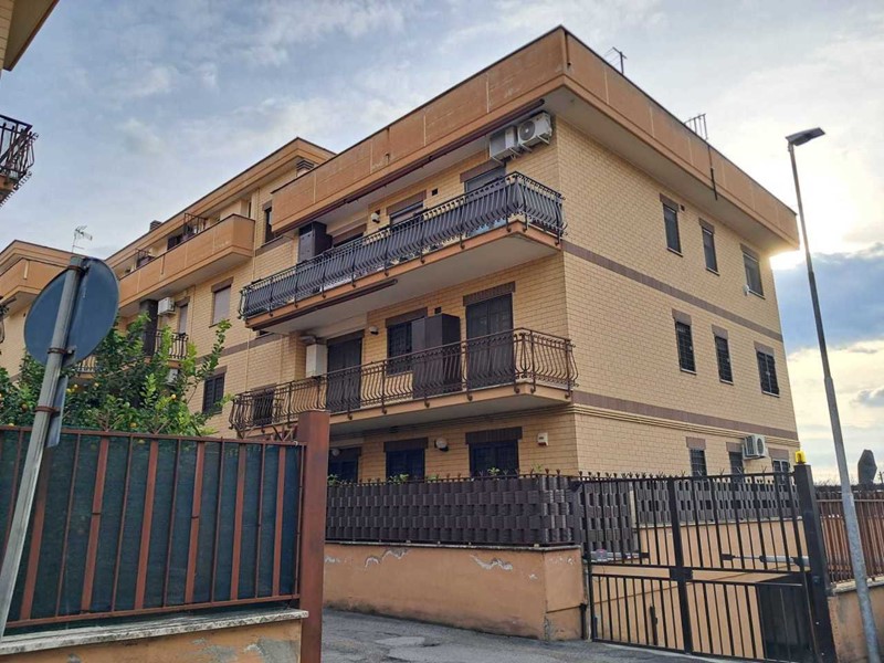 Trilocale in Vendita a Tivoli, zona Campolimpido, 179'000€, 85 m², con Box