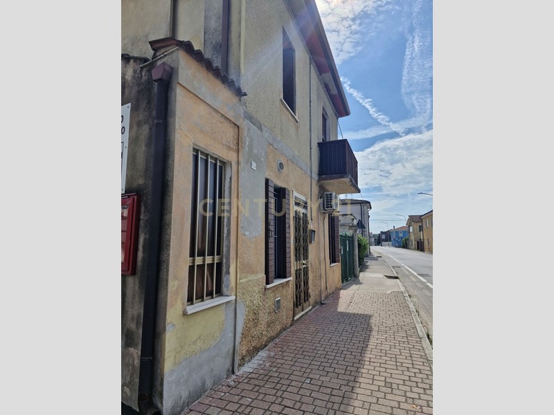 Casa Semi Indipendente in Vendita a Legnago, 72'000€, 95 m²