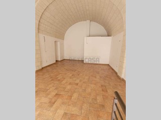 Immobile commerciale in Vendita a Altamura, zona VIA DEI MILLE, 115'000€, 83 m²