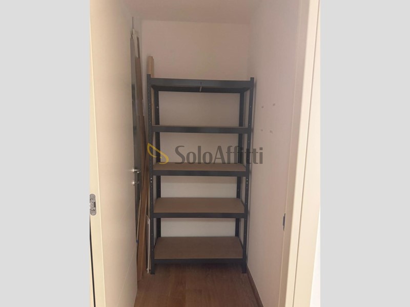 Capannone in Affitto a Pescara, zona Stazione Centrale, 1'200€, 44 m²
