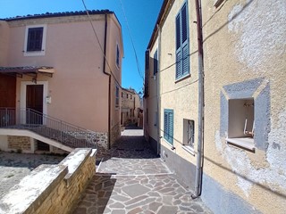 Casa Indipendente in Vendita a Alanno, 35'000€, 140 m²
