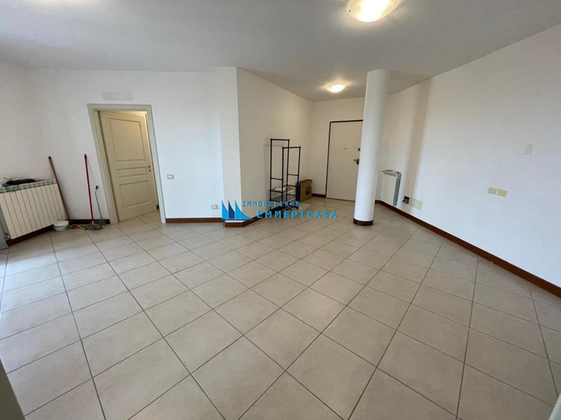 Ufficio in Vendita a Montignoso, zona Cervaiolo, 160'000€, 105 m²
