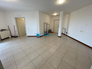 Ufficio in Vendita a Montignoso, zona Cervaiolo, 160'000€, 105 m²