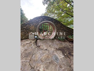 Villa in Vendita a Lucca, zona San Lorenzo a Vaccoli, 780'000&euro;, 330 m²