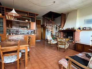 Casa Indipendente in Vendita a Cascina, 160'000€, 105 m², con Box
