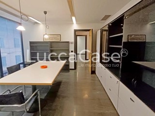Ufficio in Vendita a Lucca, zona Sant'Anna, 250'000€, 115 m²