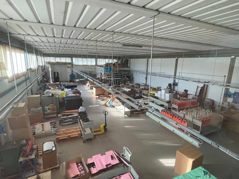 Capannone in Vendita a Montecarlo, 450'000€, 696 m²