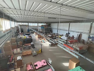 Capannone in Vendita a Montecarlo, 450'000€, 696 m²