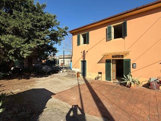 Casa Indipendente in Vendita a Montecatini Terme, zona Gallo, 125'000€, 160 m²