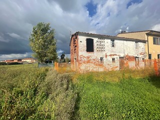 Casale in Vendita a Altopascio, 80'000€, 100 m²