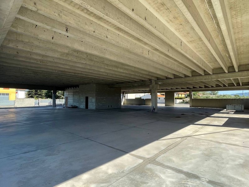 Capannone in Affitto a Buggiano, 10'000€, 1900 m²