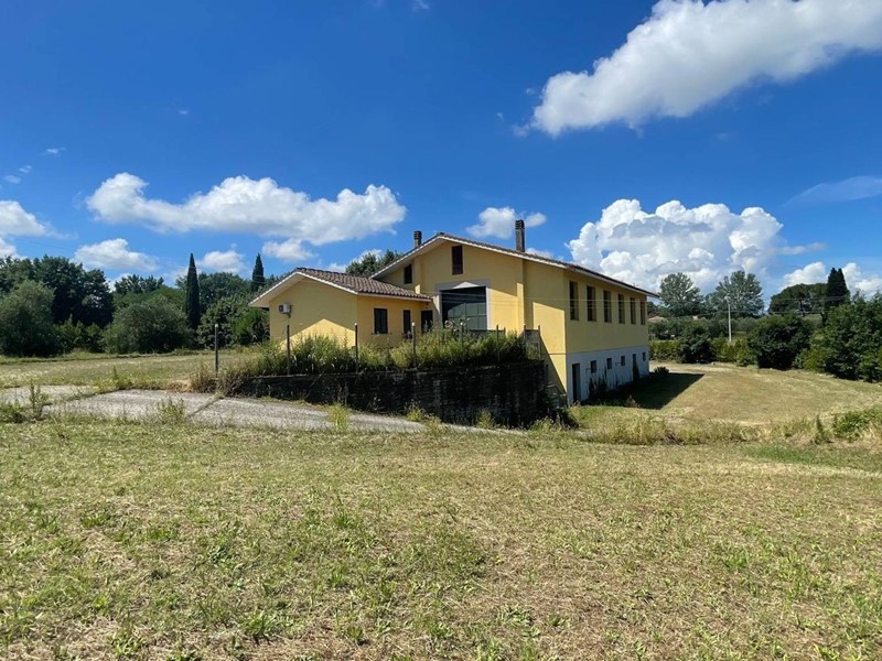 Villa in Vendita a Fucecchio, 350'000€, 311 m², con Box